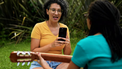 Woman-recording-with-the-smartphone